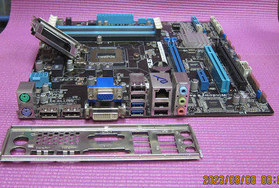【1150腳位】ASUS 華碩 B85M-PLUS / BM6AF 主機板，前置USB3，四組D3，VGA&amp;DVI&amp;兩組DP 輸出 六組SATA 附檔板