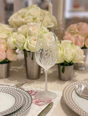 Dior同款鈴蘭花紅酒杯，設計靈感來自於迪奧先生最喜歡的花之一，鈴蘭真是一種溫柔又仙氣的植物，被用在杯子上簡直太美好了