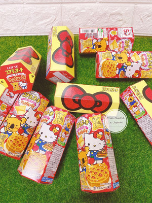 ⭐️現貨完售預購中⭐️日本Hello Kitty 50週年 x 樂天小熊餅乾40週年 蘋果派口味 整組10盒裝，不拆售