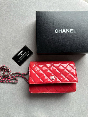 香奈兒 二手精品  Chanel woc 漆皮 經典coco 鏈條包 翻蓋 側背、斜背包  漂亮 紅色，整體8 成新，正常使用 特價出售