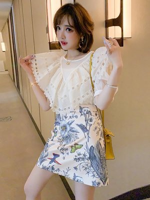 TANG KOREA鏤空刺繡荷葉邊溫柔襯衫+印花A字半裙