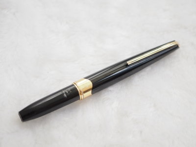 A572 白金 日本製 14k 中字尖 黑桿短鋼筆 (8成新)