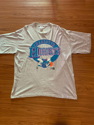 Vintage NBA 90s Charlotte Hornets tee.黃蜂隊經典老標LOGO