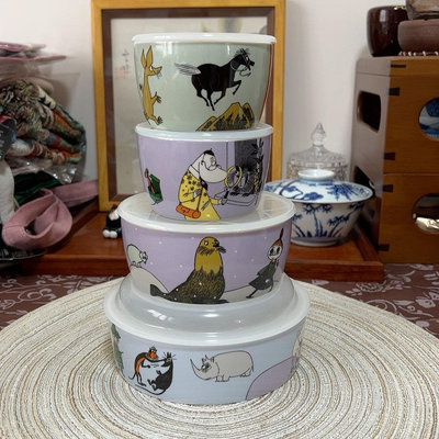 卡通日本回流 芬蘭姆明Moomin卡通陶瓷餐具 保鮮碗微波爐便當飯盒組，一盒四支，有原盒包裝，有一只有微劃痕，介意勿拍，一套.回流瓷器不保全新介意勿拍。