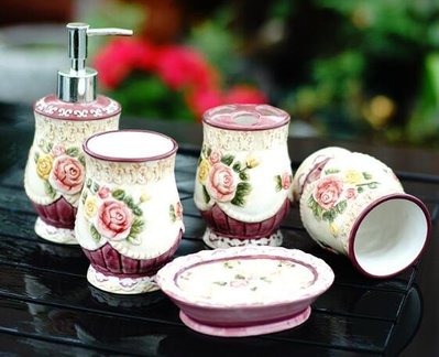 6423A 歐式 陶瓷玫瑰造型衛浴組 牙刷架皂盒溯口杯按壓瓶套裝 浮雕玫瑰歐風衛浴用品五件組禮物