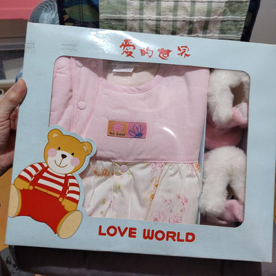 限時特價 原價$1260 愛的世界純棉女嬰冬季禮盒組
