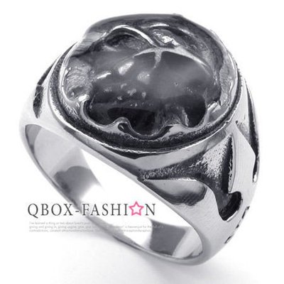 《 QBOX 》FASHION 飾品【W10022557】精緻個性透明罩骷髏頭鑄造316L鈦鋼戒指/戒環