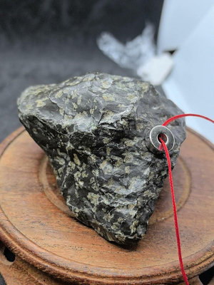 【二手】甘溝隕石 橄欖隕石 石鐵隕石原石 橄欖球粒隕石把件 中強磁810【古玩天下】