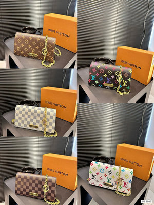 【小喜子代購】LV 新款 - Wallet On Chain Lily8月剛上市，很小巧的一款包包，很輕， NO67437