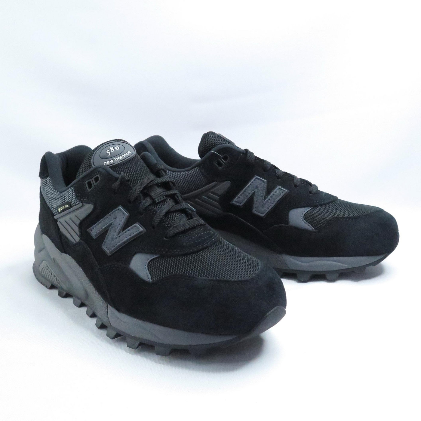 New Balance MT580RGR 男款休閒鞋D楦麂皮GORE-TEX 防潑水580 黑X磁石灰