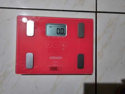二手近全新 OMRON歐姆龍 體重計HBF-212 桃紅色(附電池)