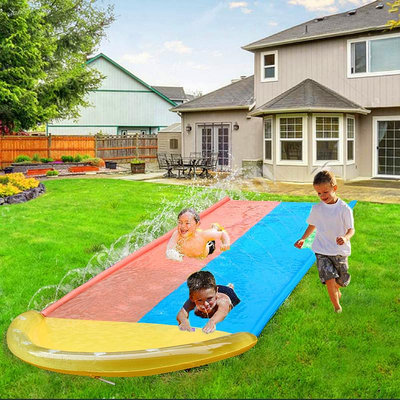 【游泳裝備】 滑水道 草坪戲水玩具充氣雙人沖浪噴水墊兒童戶外灑水彩虹墊現貨