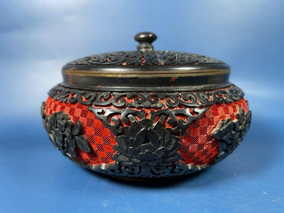 雕漆紅地剔黑蓋罐 直徑15-16cm 建國初作品 漆質好 雕