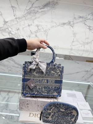 現貨-Dior book tote購物袋 叢林動物刺繡帆布包 手提包 送絲巾+小包 mini 26cm簡約