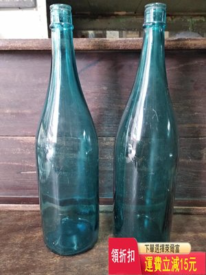 民國老舊藍色玻璃瓶老舊藍色玻璃瓶一對，全品高約40Cm，看好 古玩 老貨 雜項