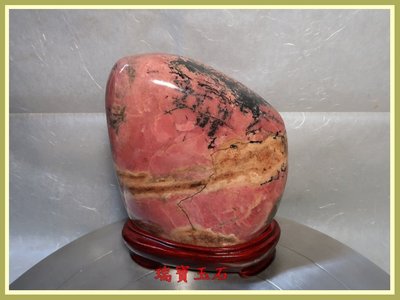 瑞寶玉石~ 天然 優質  花蓮玫瑰石  原石附座擺件   總重量：2300 公克  【H5017】