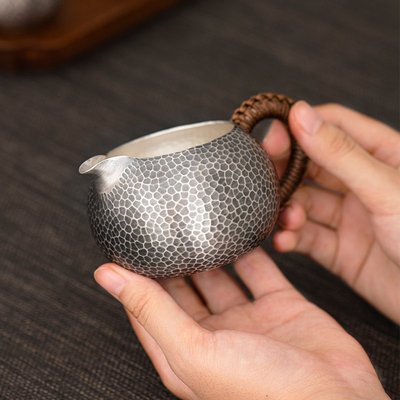 特賣-茶杯銀器時代 純銀999公道杯純手工一張打錘紋公平杯復古茶具端把公杯