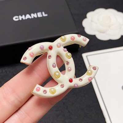 【二手】 CHANEL 小香 專櫃新款彩色珍珠鉆奶白色香奈兒胸針，是最懂女人