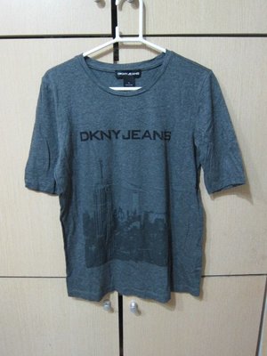衣市藍~DKNY JEANS 短袖T恤 (S~深麻灰~) (220801)