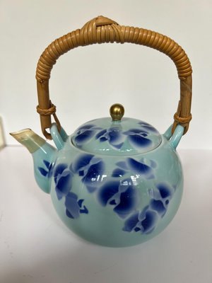 深川制蝴蝶藍壺，品相不錯，沒有磕碰沖