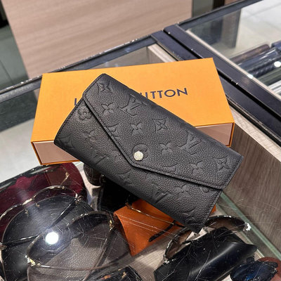 ⭐️ 香榭屋精品店 ⭐️ LV LOUIS VUITTON M82257 黑色壓紋牛皮釦子信封長夾 (XC1369) 全新商品