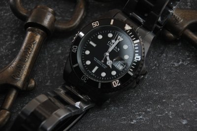 OMAX歐馬仕尚勞利仕名款 日本製石英機心～全黑水鬼～submarine造型全不鏽鋼製石英錶