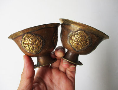 藏傳佛教禮佛器皿八吉祥酥油燈杯盞西藏文物西藏民藝西藏生活器皿西藏手工藝品老銅雕老銅器一對【心生活美學】