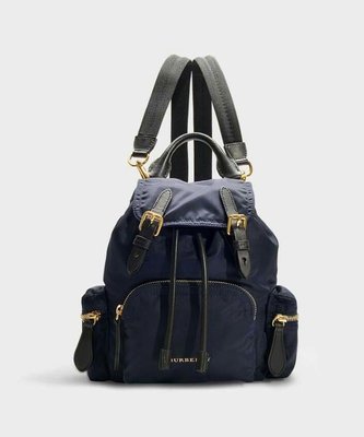 全新BURBERRY 深藍色小型尼龍後背包~特價$25880含運（明星愛用款，可斜背）