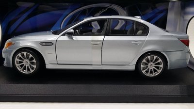 【統一模型玩具店】Maista《BMW：M5／銀色》 金屬合金車.鐵殼觀賞車.靜態模型車 1: 18【絕版缺貨】