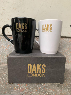 賣啥貨～全新英國品牌DAKS馬克杯一對/黑白配/陶瓷