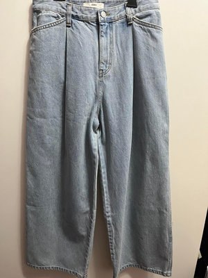 二手保存良好近全新 韓國高端設計師品牌Bowen水藍色打摺牛仔寬褲 淺色牛仔褲 2024最新款 原價$3380