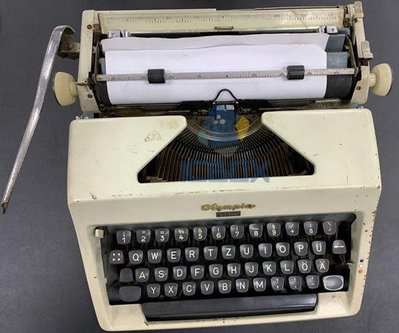 Typewriter, Olympia Monic 德製打字機(古董級二手商品) 免運含稅NT$80,000