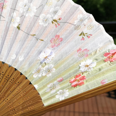 熱賣中 扇子日本淑女扇子櫻花刺繡燙金漸變棉布手工竹扇日式和風折扇節日禮物
