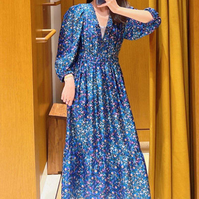 【熱賣下殺價】sandro 23夏法式設計感藍色碎花V領花卉印花真絲茶歇裙連衣裙