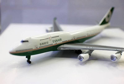 眾信優品 外貿1400合金仿真飛機模型波音747-400 EVA Air長榮航空客機擺件FJ609