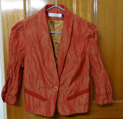 百貨公司設計師品牌HIDESAN海蒂山 秋冬季 色 M號 時尚橘紅色修身小西裝式外套