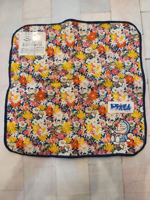 《Amy’s shop》日本直購~LIBERTY＆哆啦A夢超可愛的藍底彩花花圖案純棉小毛巾感手帕