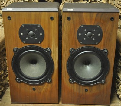 B&amp;W  DM22 ~ 兩音路.低音7吋半..品相佳.耐操..售17000元(非JBL.KEF.TANNOY)