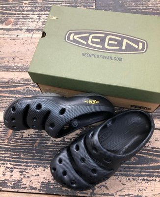 小阿姨shop KEEN  碳纖維護趾包頭拖鞋(黑銀)1002036