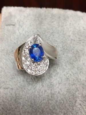 191❤️【凱莉呆】天然藍寶1.15ct  天然鑽石 配鑽共0.36克拉  戒指 設計款 豪華大器寬版戒 18k金台 重量1.62錢  藍寶顏色透亮 戒圍13號