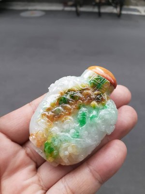「愛玉冰」A貨緬甸產天然翡翠-----早期三彩鼻煙壺擺件
