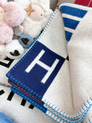 Hermes愛馬仕藍色拼白色混色毛毯沙髮毯子，全新有吊牌，正