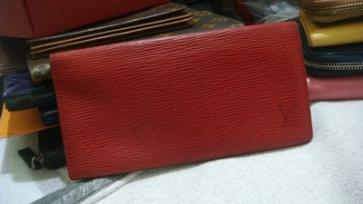 直接下標 議價不回 棄標加黑 3088元含運費 vintage LV EPI 紅色水波紋長夾(有零錢袋)
