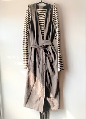全新轉賣 灰色棉麻連身裙 腰帶可以繞到前面綁蝴蝶結 條紋上衣 兩件式套裝 長袖上衣 長裙 二手衣服