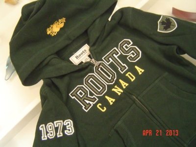 ROOTS CANADA  男/女 童 臂章連帽外套 墨綠色 M尺寸 5~歲 櫃上正貨 (全新/現貨) 特價:1999元