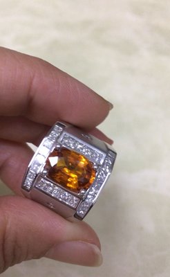 天然霸氣黃寶石配鑽1.2克拉公主方鑽石18k金厚實有份量的鑽戒