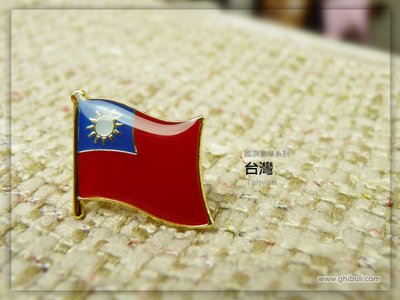 台灣國旗 ，美國國旗 ，台灣K02英文版。徽章共三枚