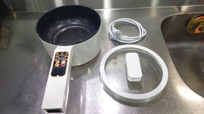微電腦萬用陶瓷鍋 白色 約 1.5 L 美膳鍋 美食鍋  超級好用的  功能正常的喔 !