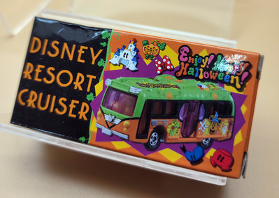 008117 2015 Disney RESORT CRUISER 巴士- 萬聖節 (可掀門) 迪士尼 絕版 合金車