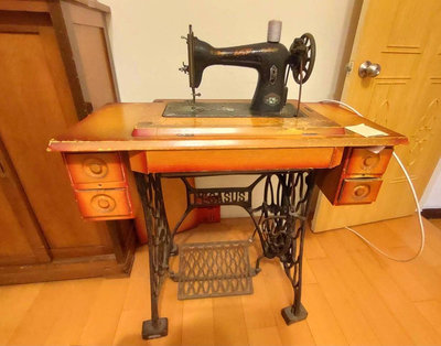 早期 車縫機 縫紉機 裁縫車 裁縫機 針車 古董 機械 腳踩 四格抽屜 鐵件 木框